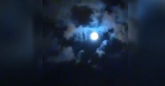 Copertina di “C’è Maradona in cielo”: il video col Pibe de Oro che esulta tra le nuvole fa il giro del mondo