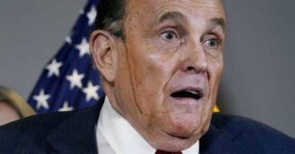 Copertina di Rudy Giuliani chiede a Trump la “grazia preventiva”: ma non si sa per quale tipo di reato