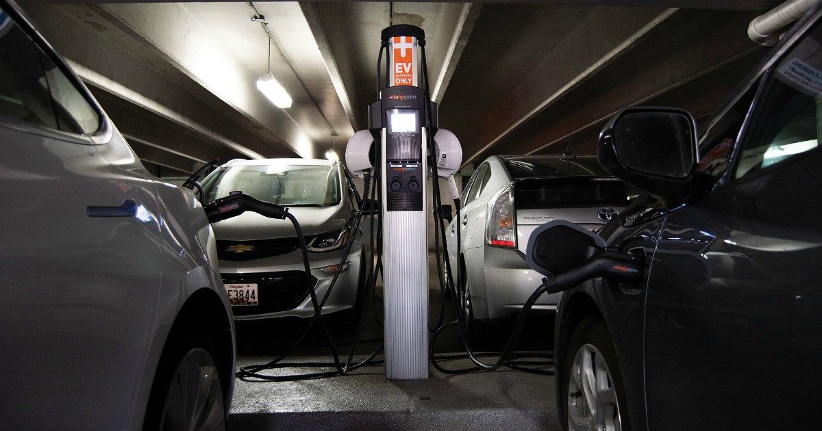 Auto elettriche, Acea: “L’UE deve ottuplicare il tasso di installazione di colonnine entro il 2030”