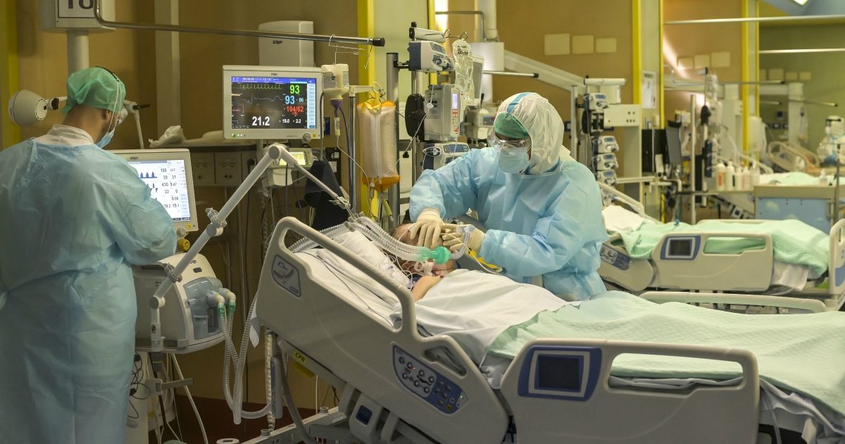 Paziente ricoverato per Covid ha un’erezione di 3 ore mentre è in coma, i medici: “Il priapismo è un sintomo raro ma spiegabile”