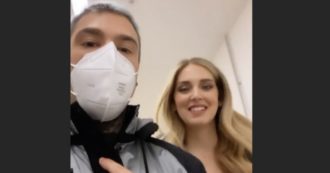 Copertina di Chiara Ferragni e Fedez rimangono bloccati in ascensore: “Non fatelo mai. Ho le mani che mi sudano, sto male”