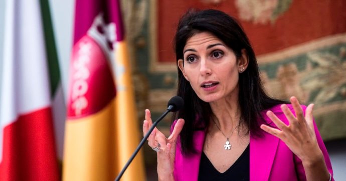 Roma, la  Raggi tira diritto. I nemici sperano nel rinvio