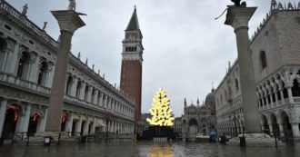 Acceso a Venezia l’albero di Natale digitale: le immagini da piazza San Marco