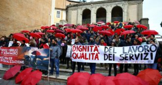 Copertina di La protesta dei lavoratori (precari) che assistono i disabili a scuola: “Durante la pandemia la coop non ci paga la malattia”