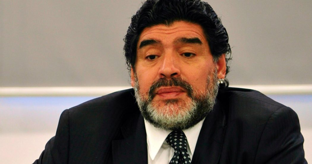 https://st.ilfattoquotidiano.it/wp-content/uploads/2020/12/05/Maradona-1050x551.jpg