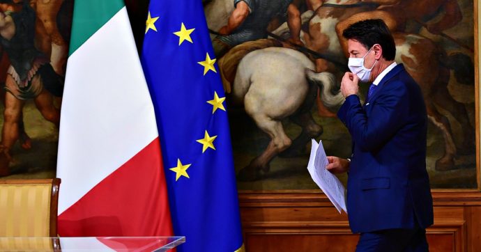 Conte: “Il voto su riforma Mes? Non lo temo. L’Italia è protagonista in Ue”. Di Maio al M5s: “Non diamo il fianco a chi vuole sostituirlo”