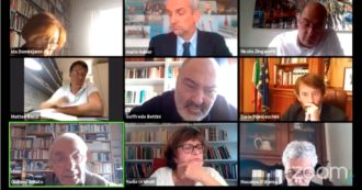 Copertina di D’Alema in cardigan, Renzi con polo e fetta biscottata. La sinistra in streaming si piace ma non si piglia