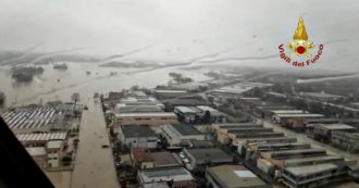 Copertina di Maltempo, esondato il Panaro: famiglie evacuate nel Modenese. Le immagini dall’elicottero dei Vigili del fuoco