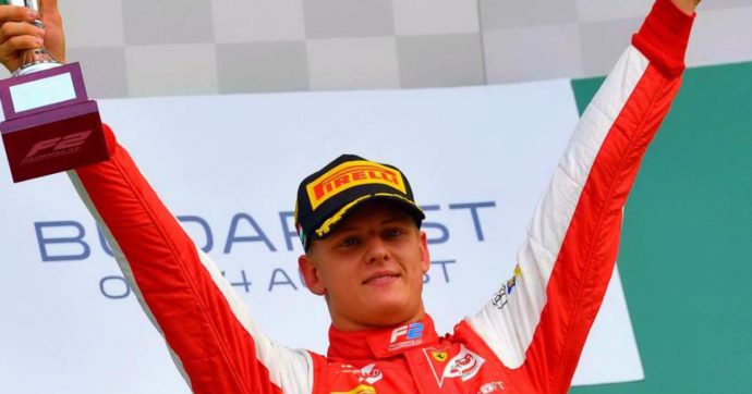 Mick Schumacher vince il mondiale di Formula 2: il figlio di Michael campione 16 anni dopo il padre