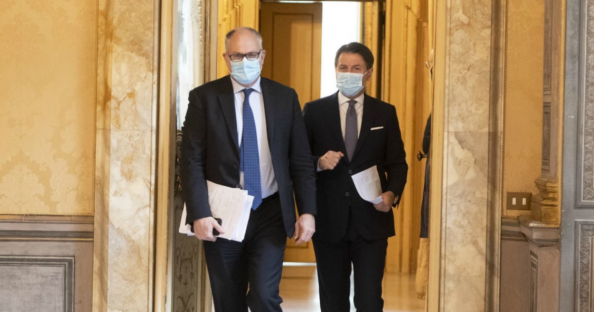 Recovery plan, la bozza: al green 74 miliardi, 48 al digitale. Giù le tasse per i ceti medi. Conte: “Voltiamo pagina”. Task force e responsabili di missione: come funzionerà la gestione