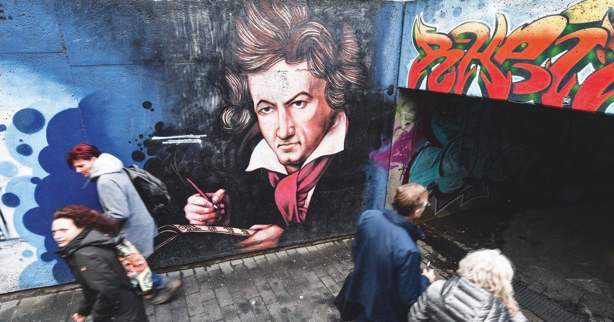 “Beethoven? La sua sordità ha influito così sui suoi concerti”: l’intervista al musicologo Giorgio Pestelli