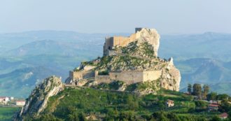 Copertina di Il gesto di Sebastiano per il castello di Mussomeli sa di favola. E solo per il valore della bellezza