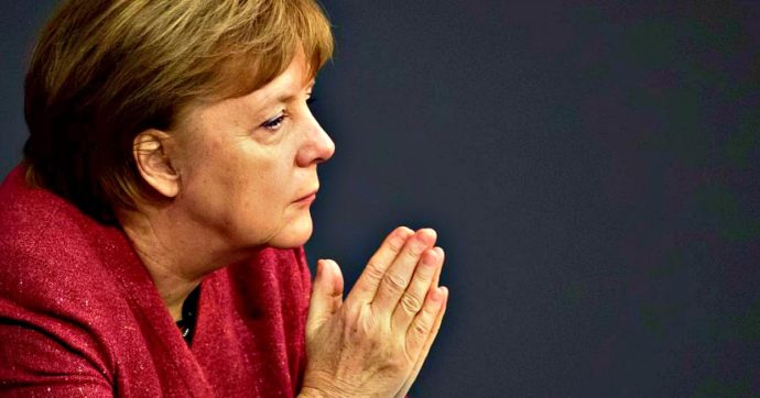 Germania, sondaggi: l’Spd sale ancora al 25%, Cdu al 19. Merkel rilancia il suo candidato: “La scelta migliore”. Polemica al Bundestag