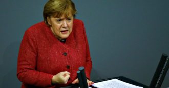 Germania, record di morti: 590 in un giorno. E Merkel fa un appello per la stretta a Natale: “Questi decessi sono un prezzo inaccettabile”