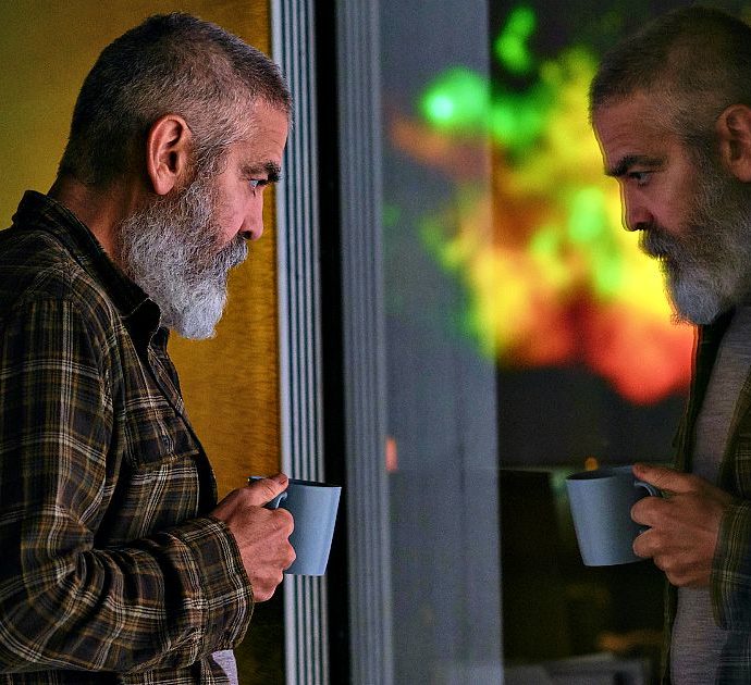 George Clooney scienziato dolente in The Midnight Sky, la settima volta del divo come regista (che gli è costata un ricovero in ospedale)