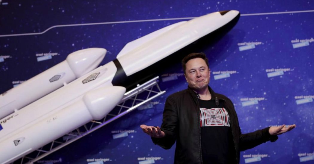 Elon Musk supera Jeff Bezos: il fondatore di Tesla sale (per poco) al primo posto nella classifica degli uomini più ricchi del mondo