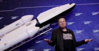 Copertina di Elon Musk supera Jeff Bezos: il fondatore di Tesla sale al primo posto nella classifica degli uomini più ricchi del mondo