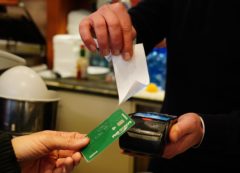 Copertina di Lotteria degli scontrini, si parte dall’1 febbraio. Come partecipare e quanto si vince: ecco il vademecum dell’Agenzia delle entrate