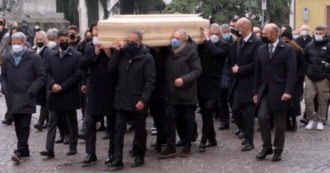 Paolo Rossi, i funerali nel Duomo di Vicenza: c’è anche Baggio. Il feretro portato in spalla dai campioni del mondo dell’82