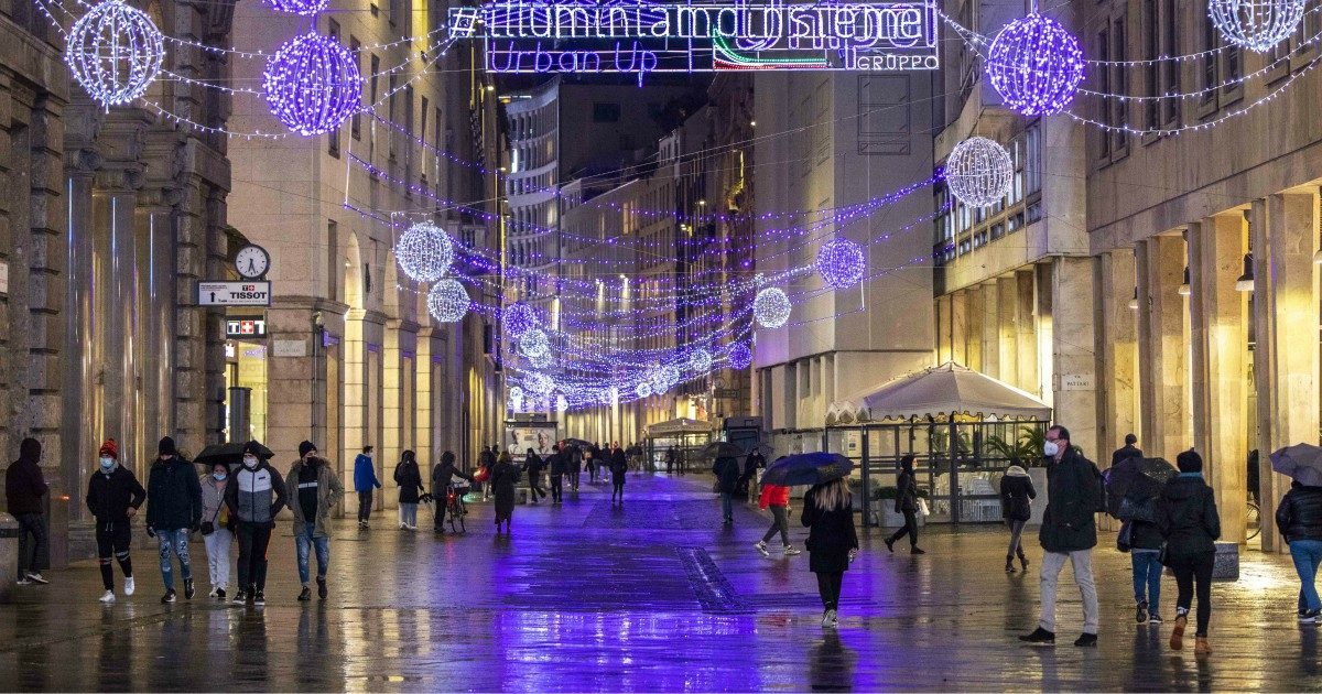 Confcommercio: a Natale un italiano su 4 non farà regali. “È più una scelta che una necessità, pesa l’impossibilità di scambiarli con amici e parenti”
