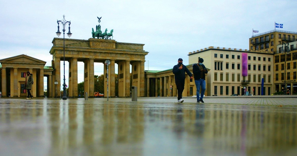 Germania, sos dei medici: in corso la quarta ondata di Covid. Ma senza un governo in carica c’è il rischio di un vuoto sulle misure da prendere