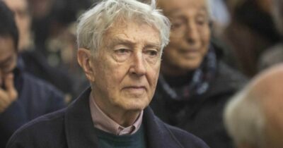 Copertina di Corrado Augias, napoletani incaz*ati: “Abbiamo 2500 anni di storia lei ci parla di Cutolo?”. Lui: “È geniale come Al Capone e Einstein”