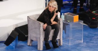 Copertina di Amici 20, Maria De Filippi: “Qualche imbecille non ha fatto entrare Arisa perché non è telegenica”