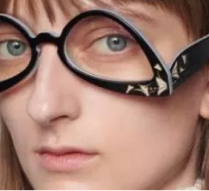 Gucci lancia gli occhiali da vista “al contrario” in vendita 513 euro: “Ma perché?”