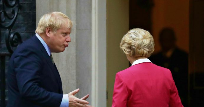 Brexit, nuova telefonata von der Leyen-Johnson ma la trattativa non si sblocca: “Continuiamo a trattare”