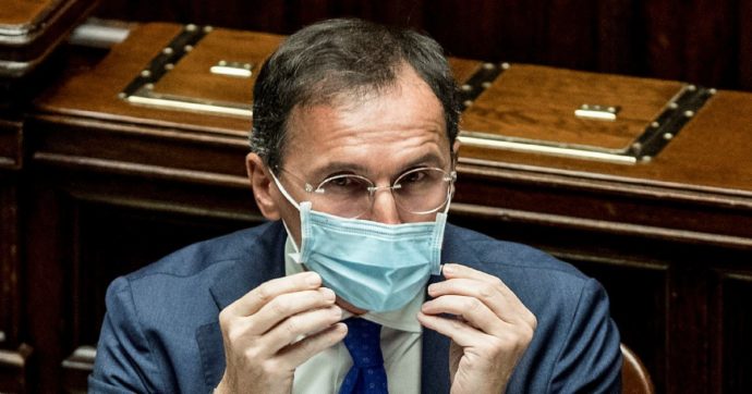 Boccia: “Allentiamo i vincoli e la terza ondata è assicurata”