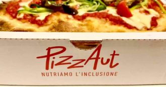 Copertina di Dirigente paga due pizze 10mila dollari per fare una donazione ai ragazzi autistici di PizzaAut. “Grazie a chi investe nelle persone”