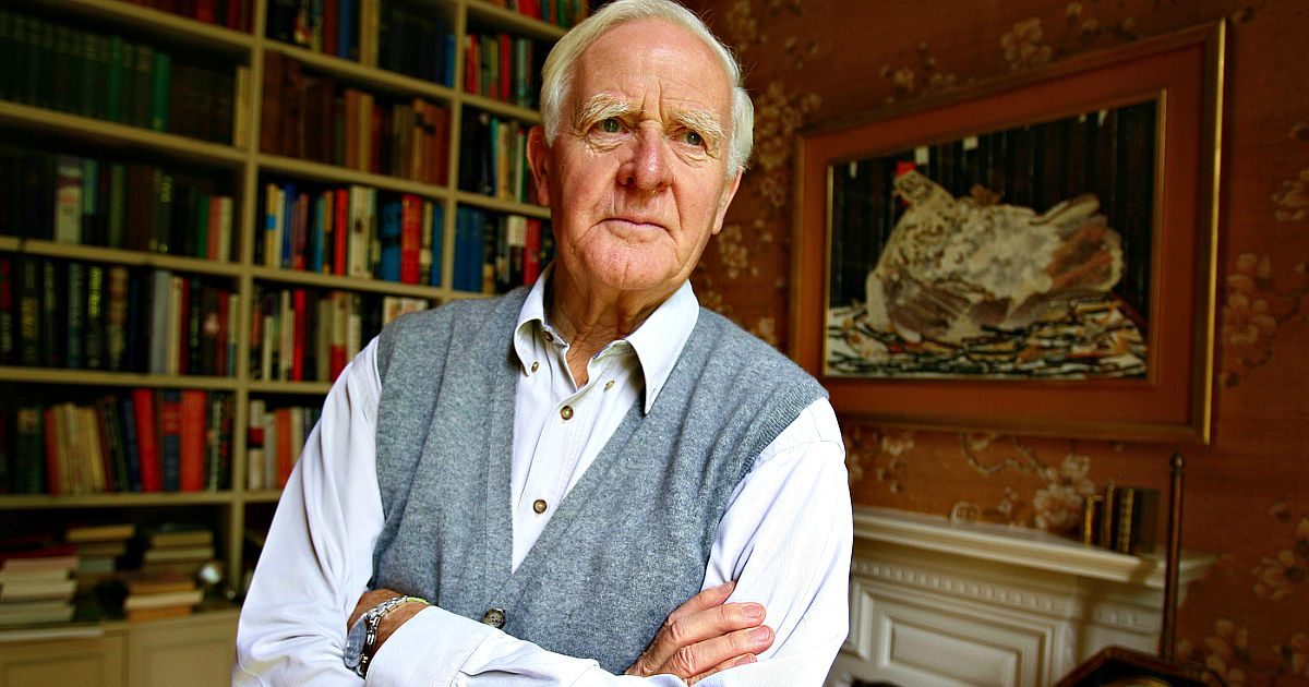 John Le Carré morto, dall’università ai servizi segreti di Sua Maestà. E di Vladimir Putin disse: “Spia di quint’ordine”