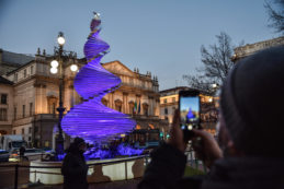 Copertina di Luci a led e niente cani sotto l’albero: consigli per un Natale sostenibile. La rassegna internazionale