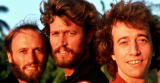 Copertina di The Bee Gees, non fu solo la Febbre del sabato sera. Il documentario sui fratelli Gibb colma un vuoto imbarazzante