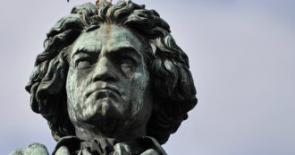 Copertina di I 250 anni di Ludwig van Beethoven: 5 cose che forse non sapete. Il rapporto con il padre, le difficoltà con le donne, la venerazione per Mozart