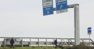 Copertina di Firenze, cani molecolari al lavoro sul luogo in cui sono state trovate le tre valigie con resti umani: si cerca un quarto trolley