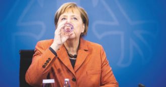 Copertina di Conte chiude: è un dittatore. Lo fa la Merkel: che statista