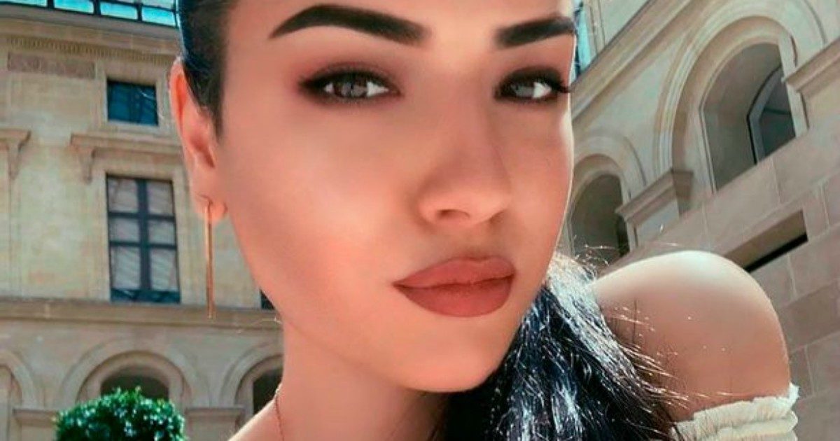 Influencer 21enne pugnala la madre e poi le strappa il cuore dal petto mentre è ancora viva