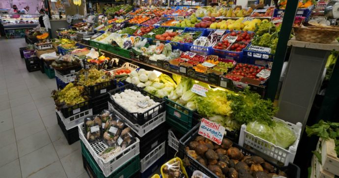 Legambiente: frutta e verdura, oltre la metà di quella che compriamo contiene residui di uno o più pesticidi