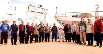 Copertina di Libia, liberati dopo 108 giorni i pescatori sequestrati. Conte e Di Maio a Bengasi. La felicità dei parenti: “Per noi è già Natale”