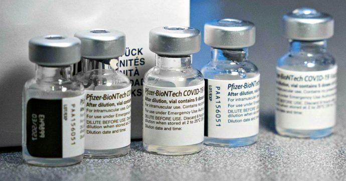 Farmacista rimuove oltre 500 dosi di vaccino anti Covid dal freezer e le rende inutilizzabili