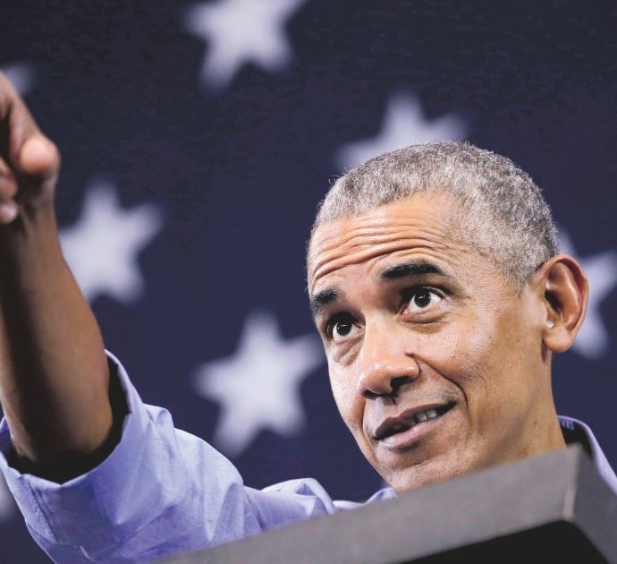 Barack Obama compie 60 anni, scoppia la polemica per il mega party: “700 invitati mentre dilaga la Variante Delta”. Presenti anche Clooney e Spielberg