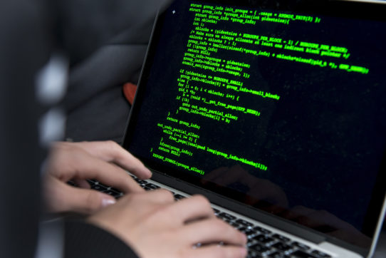 La nuova guerra a suon di troll: russi e francesi combattono per l’Africa