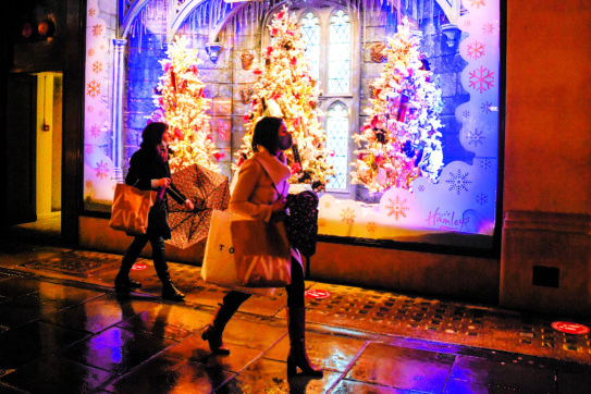 Virus, state attenti: dopo la denuncia degli scienziati, il Regno Unito scarica sui cittadini