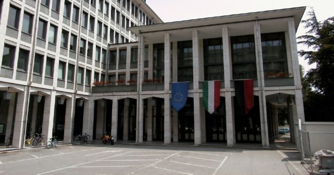 V. Aosta, revocate le donazioni farsa dai politici ai figli