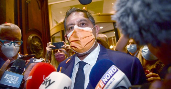 Sci, cenoni e colori: Toti e i campioni di giravolta