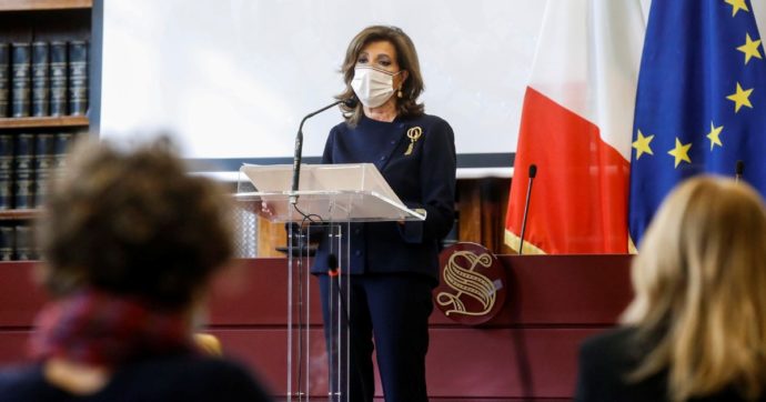 Dai vaccini al Recovery Casellati usa il piccone