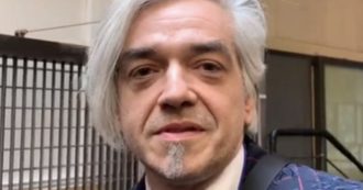 Copertina di Morgan non smette di parlare: “Quel bugiardo Bugo sul palco da solo e noi l’abbiamo in c*lo”. Il lungo sfogo