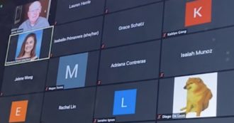 Copertina di Il professore si collega su Zoom ma gli studenti hanno le telecamere spente. Quello che accade è incredibile