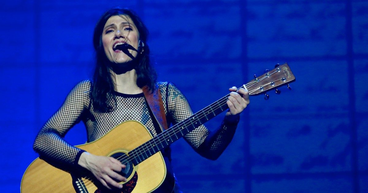 Elisa, morti di Covid gli zii della cantante. Il commovente messaggio sui social: “Mi avete messa su un palco che non avevo ancora quattro anni”